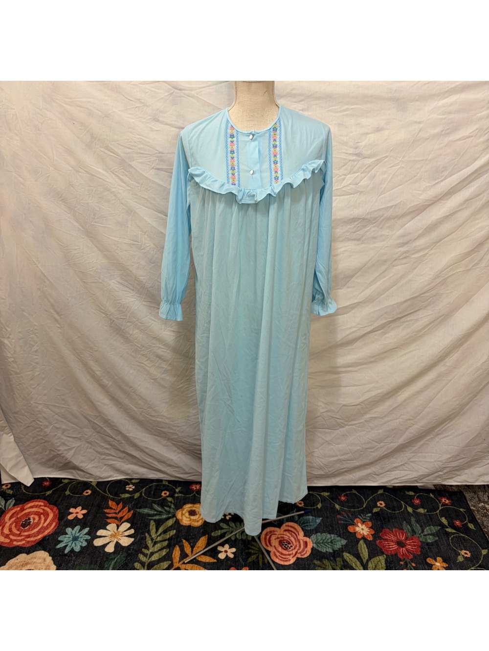 Pale blue embroidered floral long sleeve gown sz large vintage 70s